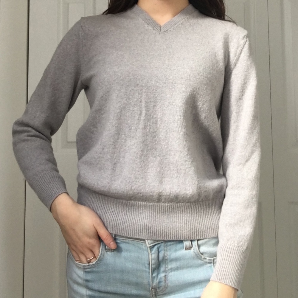 🚫SOLD🚫Gap 100% merino wool gray V neck sweater S